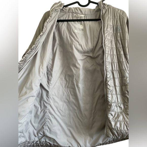 Women’s North Face Silver Spring/Fall Hooded Jacket - Picture 2 of 3